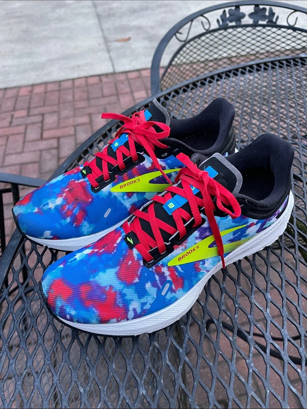 Brooks Woman’s Launch 9 'Multi Color' Tie Dye Size 10